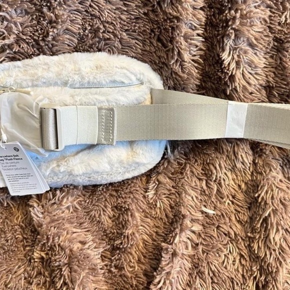 NWT Lululemon 1L Fleece belt bag white bone fleece belt bag athletic bag - Picture 6 of 8